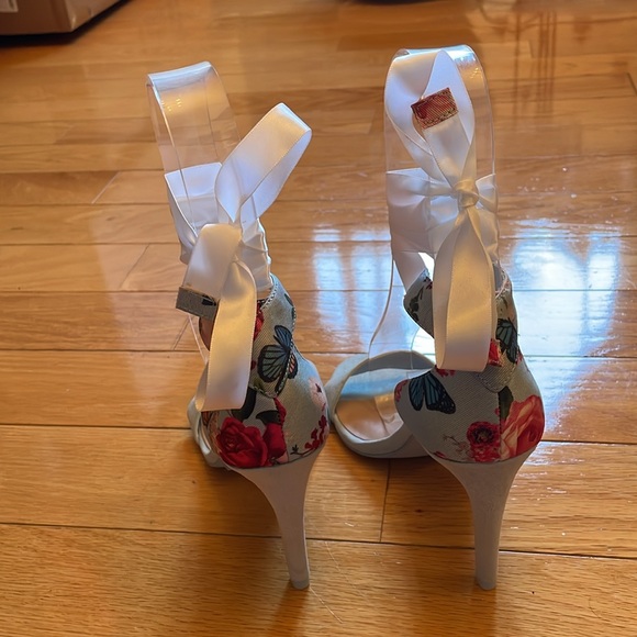 DISNEY - ALICE IN WONDERLAND - Call it Spring Heels - Picture 2 of 5